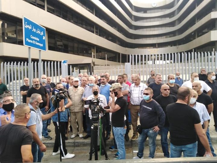 في وطني اصبحت الوفاة مذلة